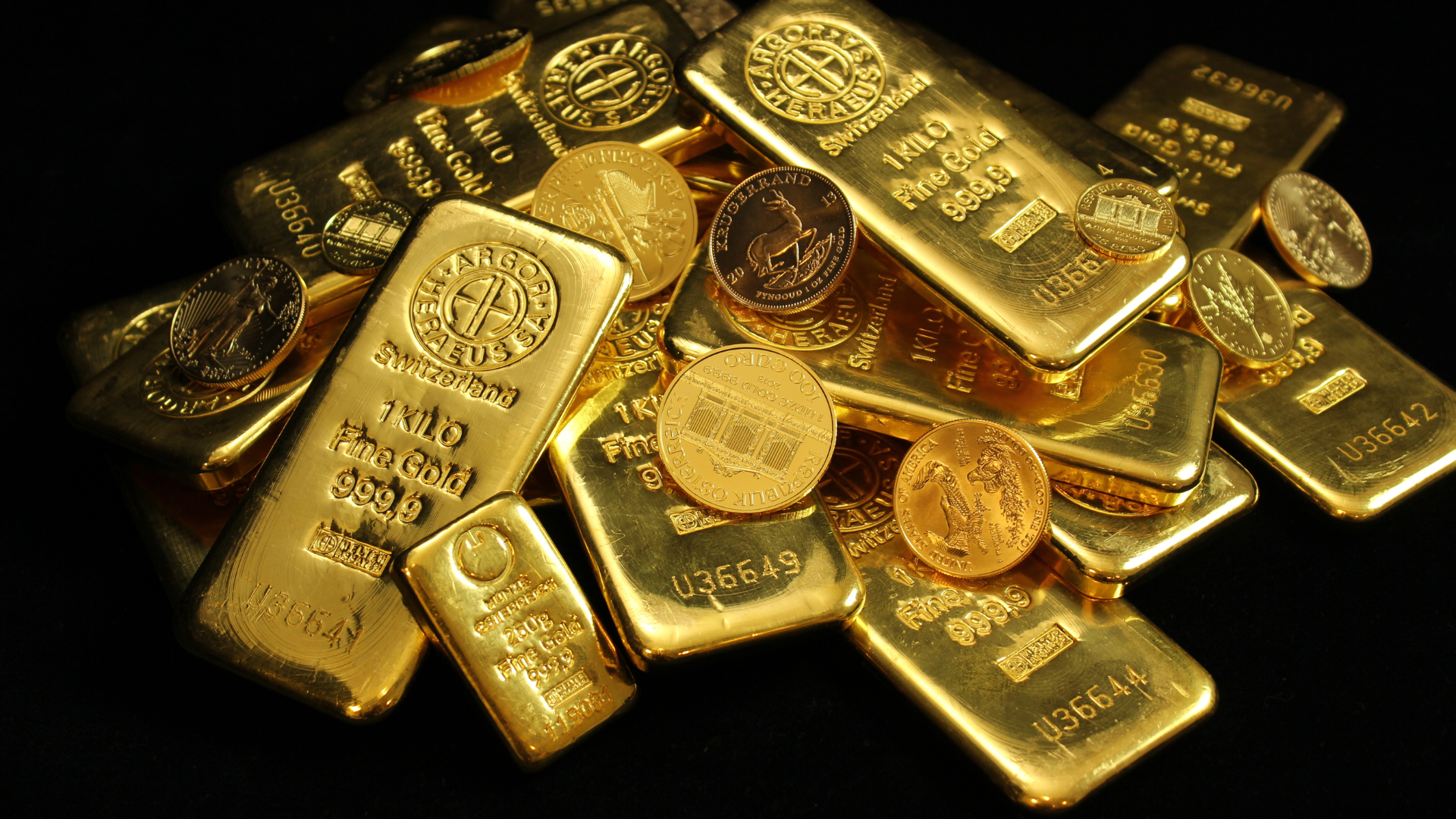 Gold Holds After 27_ Annual Gain as Traders Mull US Rate Path